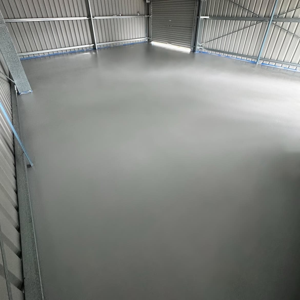 Solid colour workshop epoxy floor